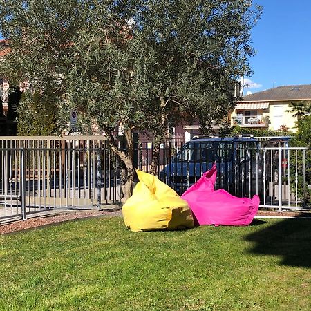 Family Garden Apartment Riva del Garda Buitenkant foto