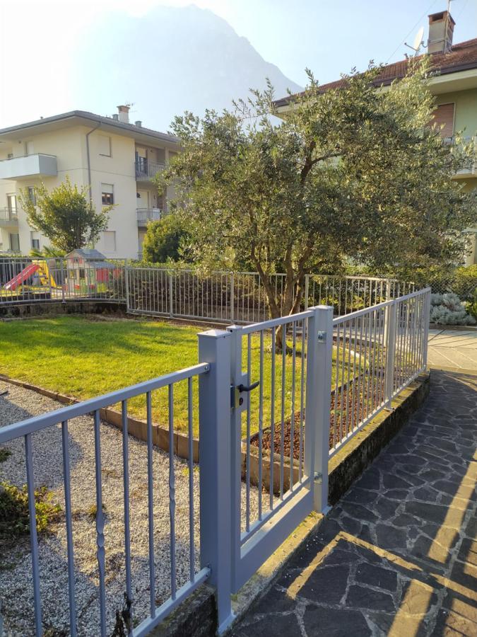 Family Garden Apartment Riva del Garda Buitenkant foto