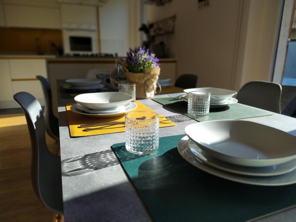 Family Garden Apartment Riva del Garda Buitenkant foto